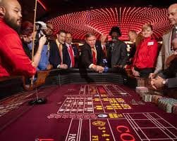 Kartu bingo digital dengan aksen ungu